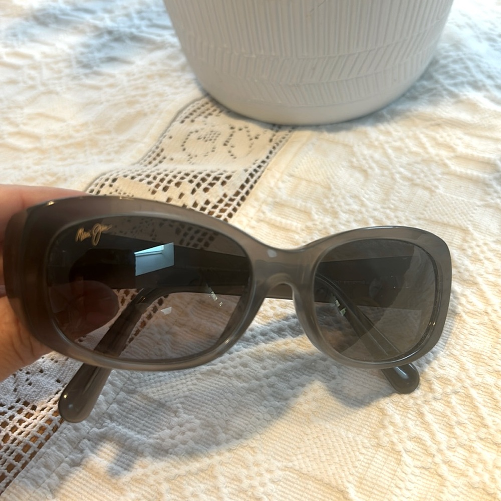 Maui Jim gray polarized gradient sunglasses